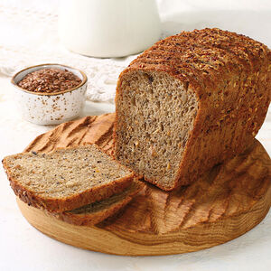 Хлеб зерновой с семенами льна и киноа МясновЪ Пекарня нарезка