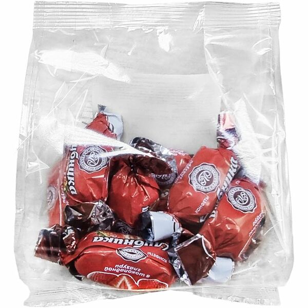 Конфеты Микаелло клубника в шоколадной глазури, 200г