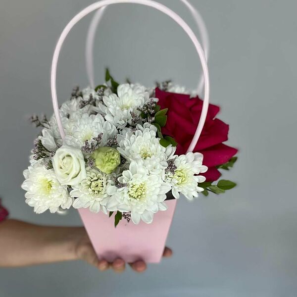 Композиция из кустовой хризантемы и лимониума