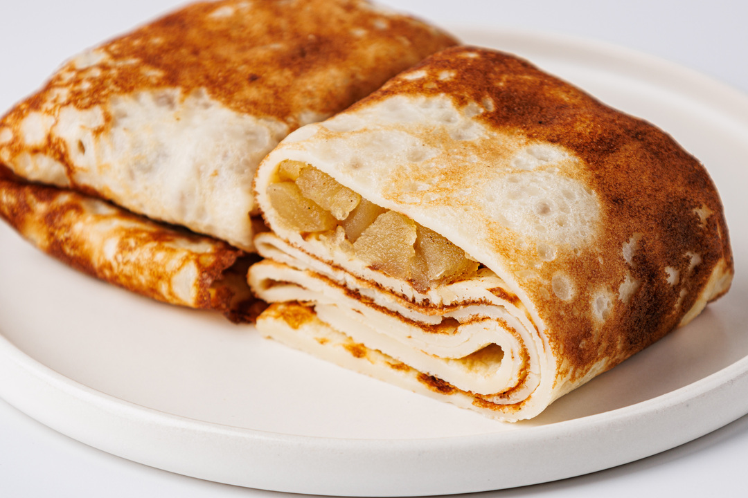 

Блины с яблоком и корицей, кафе