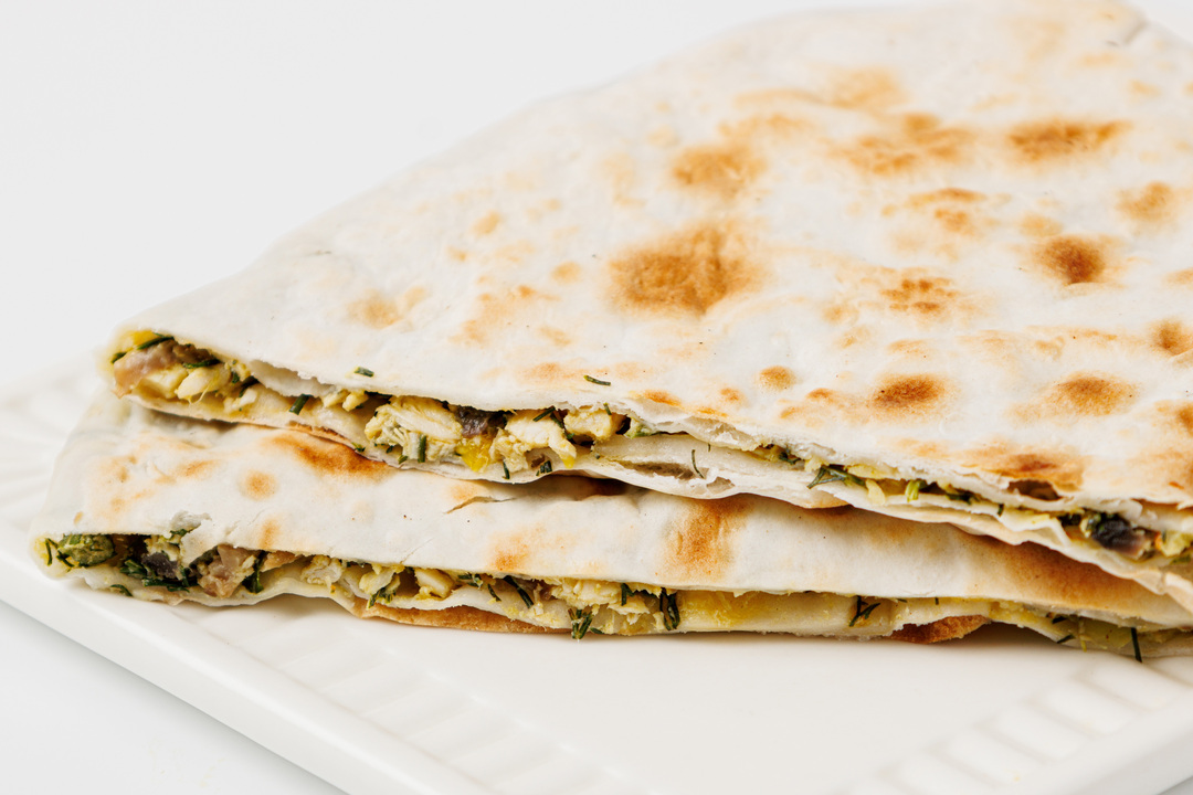 

Лепешка с курицей и овощами