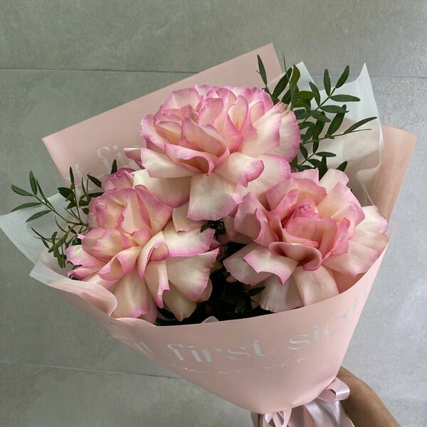 Букетик комплимент из французских роз