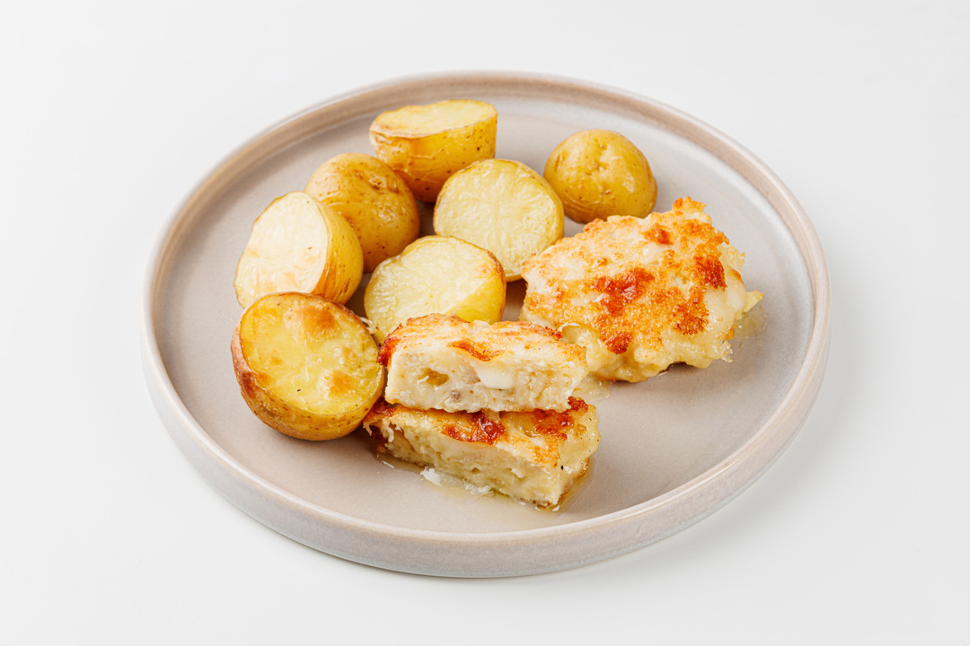 

Биточки ВкусВилл из курицы и сыра с запеченным картофелем, 180 г