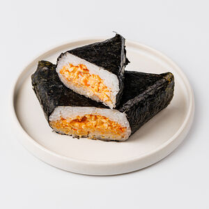 Онигири "Крабовый" в соусе "Спайси"