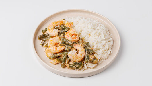 Креветки с рисом и соусом карри