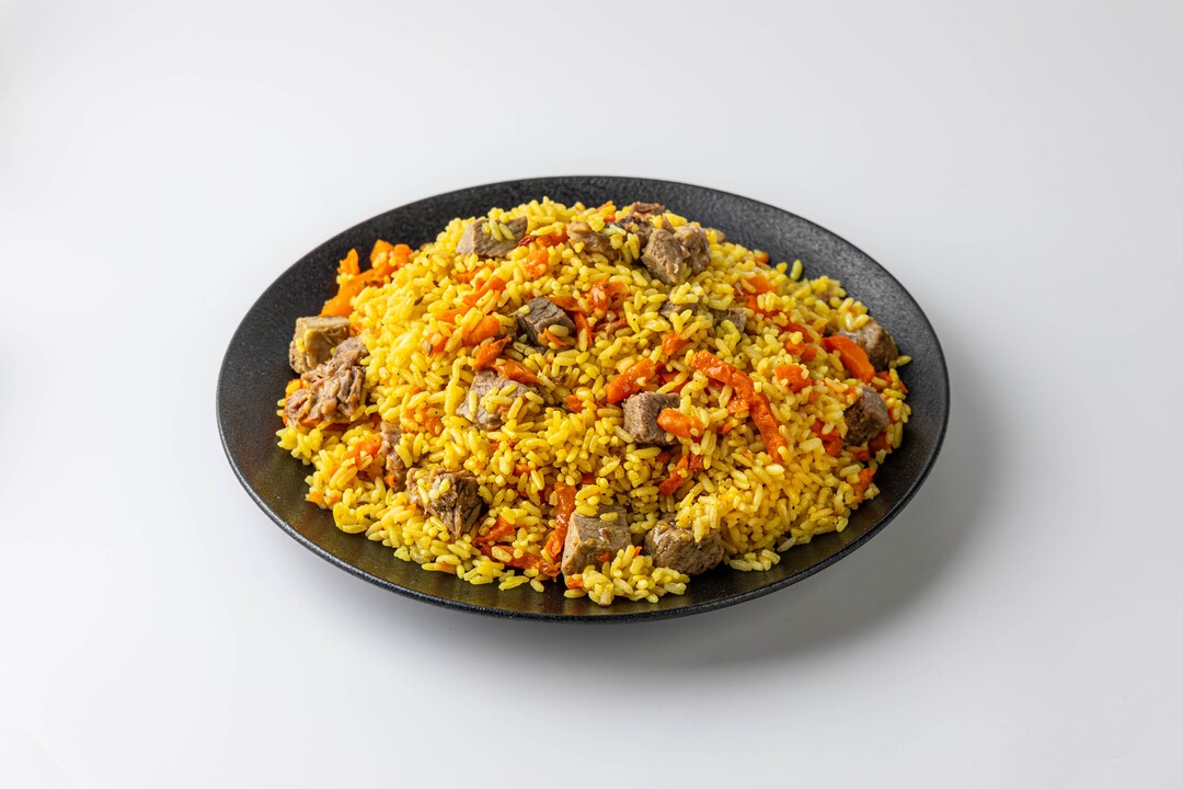 

Плов по узбекски с говядиной большая порция 800 г