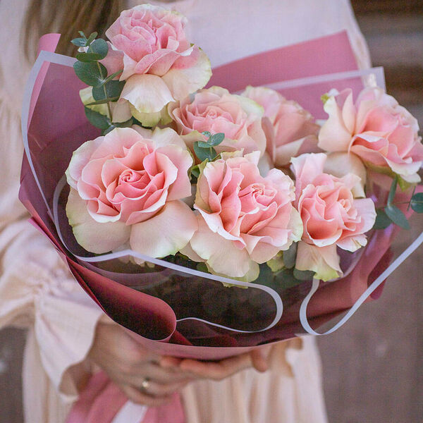 Супер WOW эффект !!!  Букет из 7 французских роз с эвкалиптом