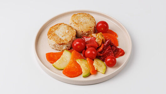 Котлетки рыбные с запеченными овощами