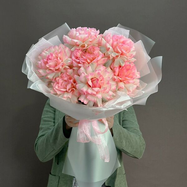 Букет из 7 ажурных роз 