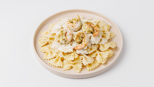Фарфалле с креветками под сливочным соусом
