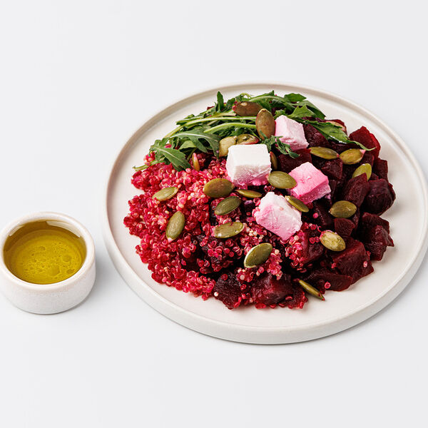 Салат из запеченной свеклы с сыром фета и киноа 165 г