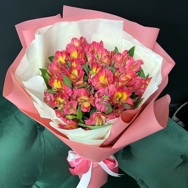 Букет из 9 альстромерий