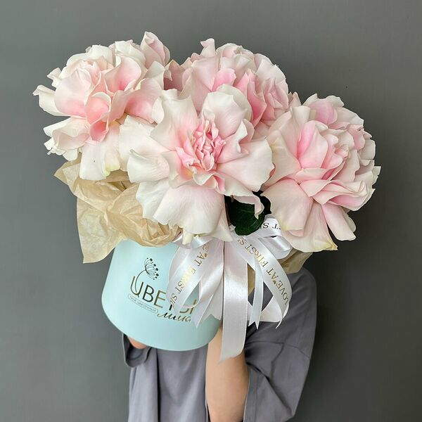 Шляпка с розовыми розочками