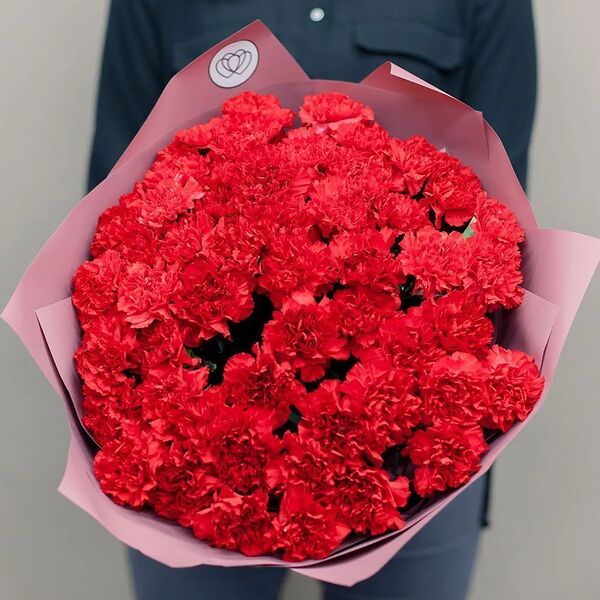 Букет из 51 красной гвоздики