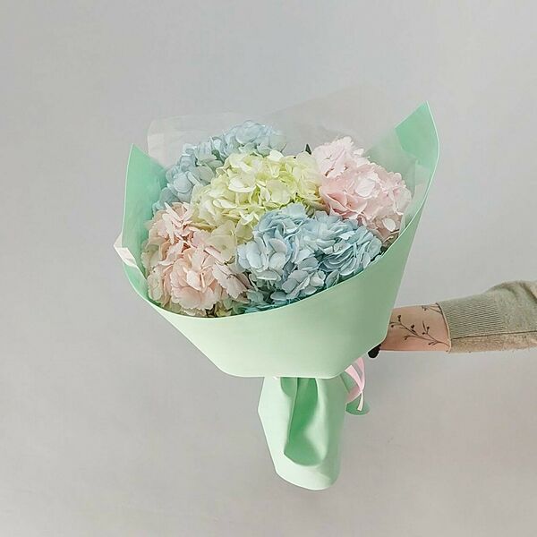 Букет из 5 гортензий Primarosa