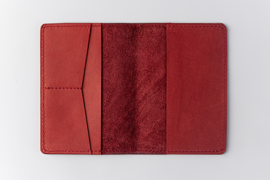 

Обложка для паспорта из натуральной кожи. Цвет: винный