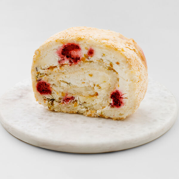 Рулет фисташковый с малиной, кафе