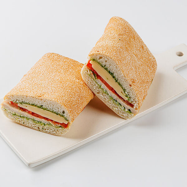 Чиабатта с куриным филе и соусом 