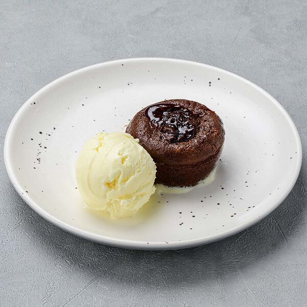 Шоколадный фондан с шариком мороженого