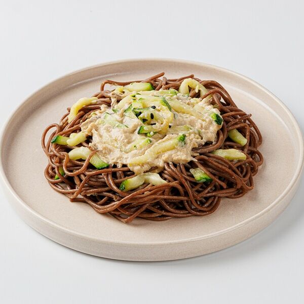 Лапша гречневая с цукини и ореховым соусом