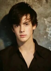 Skandar Keynes