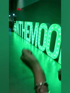 Gozal sargish Bridgette B buzuqlikni yaxshi koradi