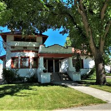 Young–Almas House