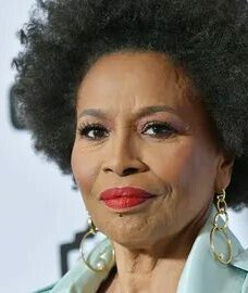 Jenifer Lewis