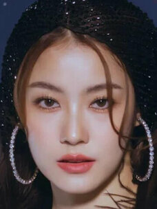 Tipnaree Weerawatnodom