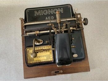 Aeg Mignon 4 Antika Daktilo Q Klavye - Koleksiyonluk Ahşap Kasalı