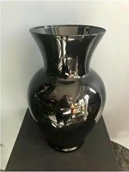 Kaliteli Çiçek Şık Tasarımlı Siyah Cam Vazo Modern Dekorasyon İçin Cam Malzemeden Üretildi