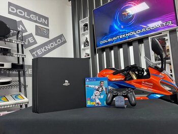 Playstation 4 Pro 1Tb Tek Kol + Fifa 19 Oyun Cd’si (İkinci El)