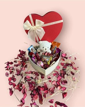 Bbspecial Gülümse Gel Sevgiliye Ayıcıklı Çikolatalı Kalp Hediye Kutusu Hediye Sepeti