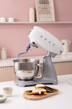 smeg 50's Style Steady-Mix 4,8 L Beyaz SMF04 Stand Mikser Mutfak Şefi