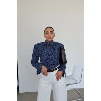 Özge Özgenç Puantiyeli Omuzu Vatkalı Gömlek - L - Lacivert