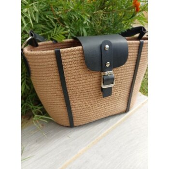 El Yapımı Jüt Hasır Sepet Çanta, Siyah Deri Detaylı ve Tokalı Omuz Çantası