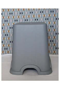 LeesHome Kaymaz Tabanlı Gri Plastik Banyo Taburesi – Dayanıklı ve Ergonomik Tasarım