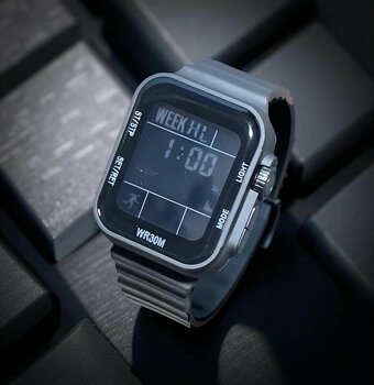 Qulothes Su Geçirmez Led Işıklı Dijital Kronometre Adım Sayar Takvimli Sporcu Saati Siyah