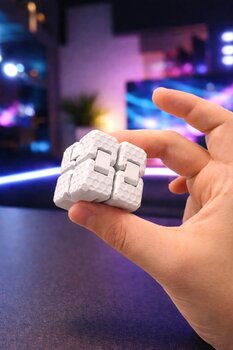 SHHOBİ Beyaz Stres Küpü Hareketli Stres Atma Küpü - Sonsuz Dönen Küp Tırtıklı Petek Desenli Kaliteli