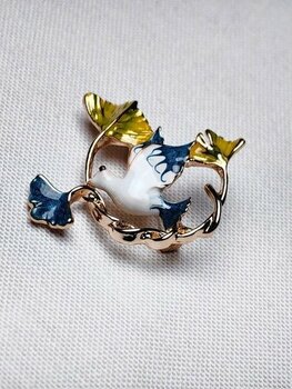 Beyaz Kuş ve Yaprak Figürlü Broş – Zarif Aksesuar - 1 - Gold