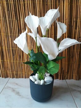 YEŞİLADA Yapay Zambak Lilyum Çiçeği 40 Cm Boy Beyaz Zambak Bitkisi Salon Ev Mekan Bitkisi Antrasit Saksı