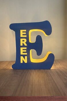 Runc Design Kişiye Özel İsimli LED Işıklı Ahşap Harf Lamba – Baş Harf Tasarımlı Dekoratif Gece Lambası