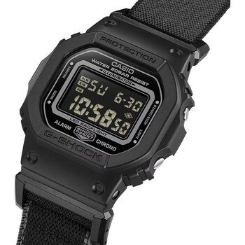 Casio DW-5600MNC-1DR Kol Saati - Standart