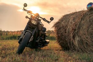 Сентябрь. А на одометре — ещё одна история этого лета. 🏍️ У кого-то там +500 км, у кого-то +5000, а кто-то вообще пере…