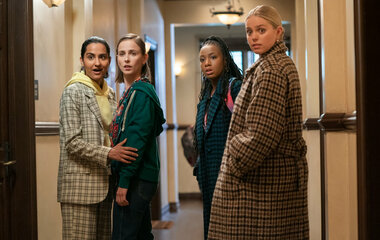 Жетілген әйелдермен және қара адаммен порно