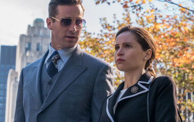 Үй шаруасындағы әйелмен порно көру