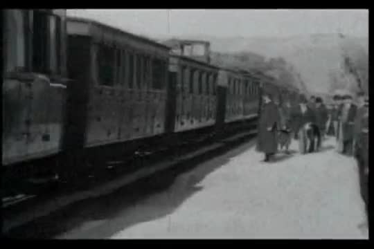 Прибытие Поезда На Вокзал Города Ла-Сьота (1895) — Фильм — Кинопоиск