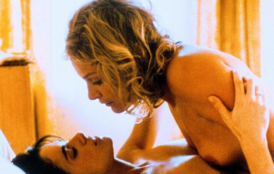 Поцелуй Хелен Шейвер И Патриши Шарбонно В Машине – Неприкаянные Сердца (1985)