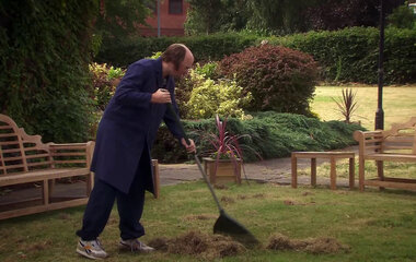 Бойжеткен гараждардың қасында өзін сиқылауға мүмкіндік береді