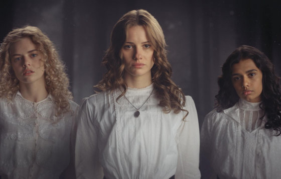 Пикник у Висячей скалы (2018, сериал, 1 сезон) — трейлеры, видео ...